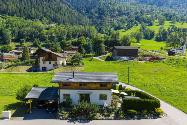 Chalet Rare en Plein Soleil! 1