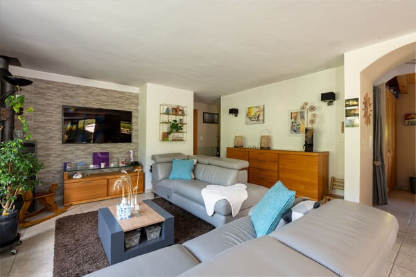 Chalet Rare en Plein Soleil! 12