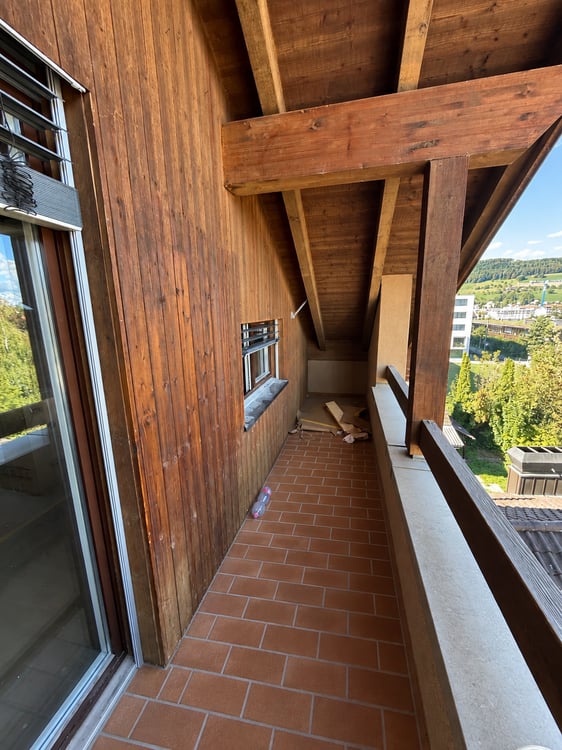 Charmantes Dachgeschoss-Studio mit Balkon in Reinach 6