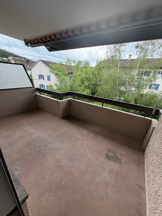 Helle 3-Zimmer-Wohnung mit Balkon und Pool in Zürich-Oerlikon 5