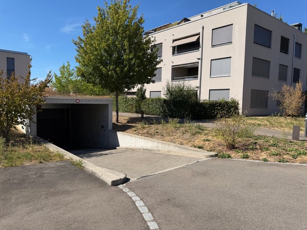 Moderne 3.5-Zimmer-Wohnung in Frick – hell, grosszügig und mit gedecktem Sitzplatz