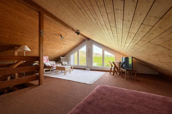 Familienfreundliches Doppeleinfamilienhaus mit Wintergarten und schöner Aussicht in Hinteregg 18
