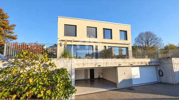 Lichtdurchflutetes Doppeleinfamilienhaus an ruhiger Lage