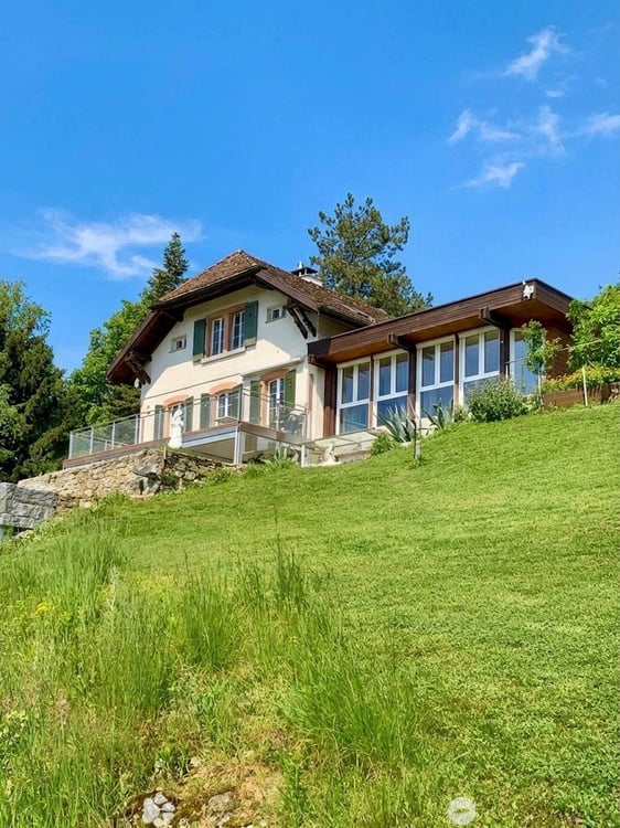 Stilvolle 7-Zimmer-Villa mit Seesicht in Biel kaufen 1