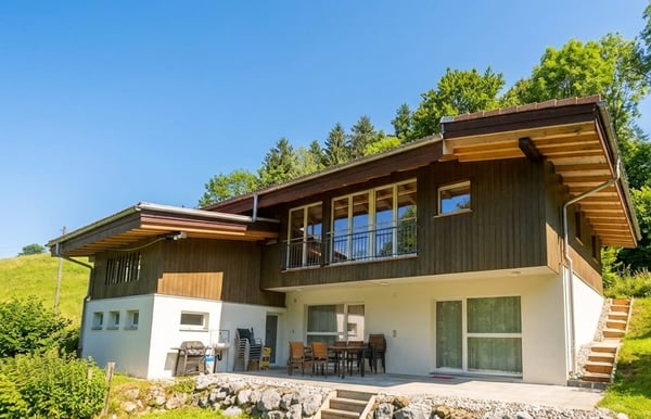 Exklusive Alleinlage mit grossem Umschwung in Goldiwil - sonnig & absolut privat 1
