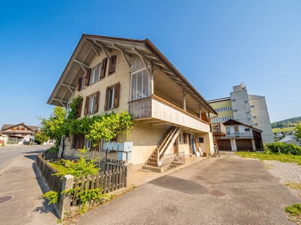 Mehrfamilienhaus mit 6 Einheiten und 4 Garagen in Steffisburg kaufen 2