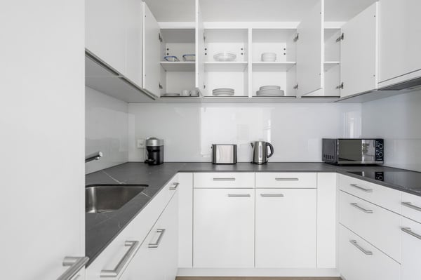 Modern 2-Room Apartment in Zürich's Vibrant District 5 10