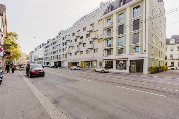 Modern 2-Room Apartment in Zürich's Vibrant District 5 23