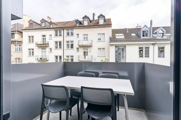 Modern 2-Room Apartment in Zürich's Vibrant District 5 6