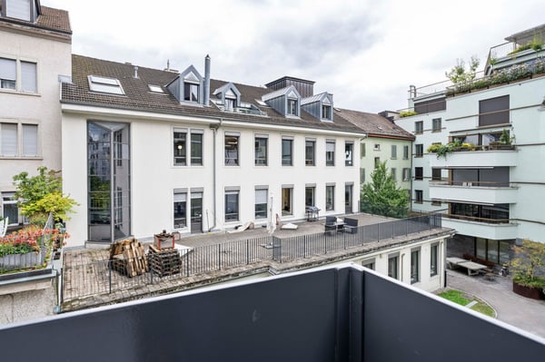 Modern 2-Room Apartment in Zürich's Vibrant District 5 7