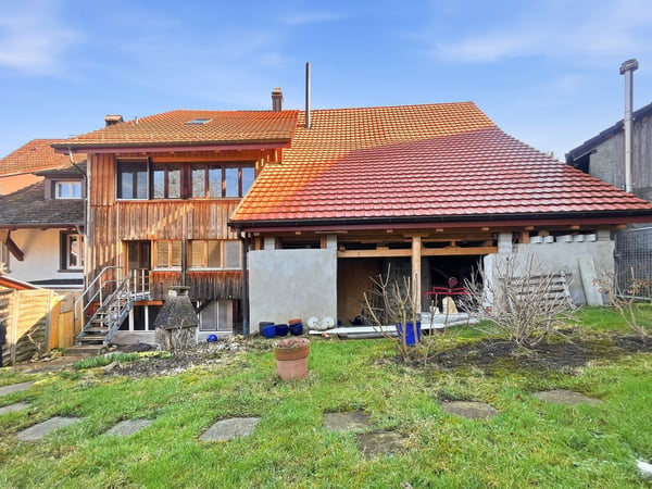 Einmalige Chance: Grosses Einfamilienhaus mit Anbau in Häfelfingen 1