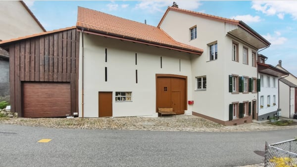 Einmalige Chance: Grosses Einfamilienhaus mit Anbau in Häfelfingen 2