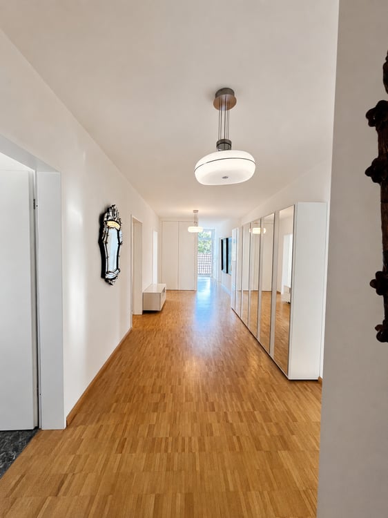 Grosszügige 5.5-Zimmer-Eigentumswohnung im obersten Geschoss – ruhig im Zentrum von Bottmingen 5