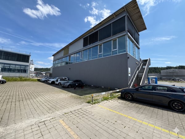 Grosszügige Büro- und Gewerbefläche in der Industriezone von Schaffhausen zu vermieten 2