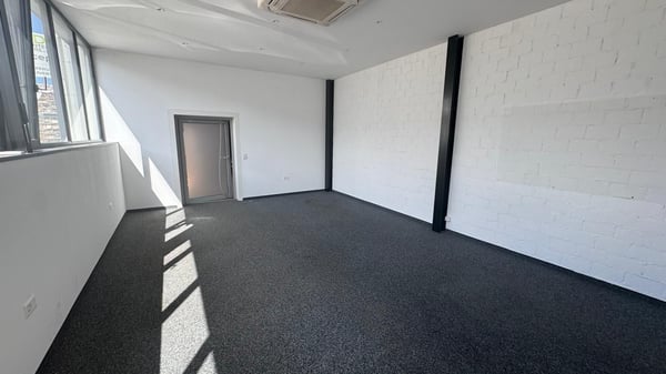 Büro- und Gewerbefläche im Erdgeschoss zu vermieten 3