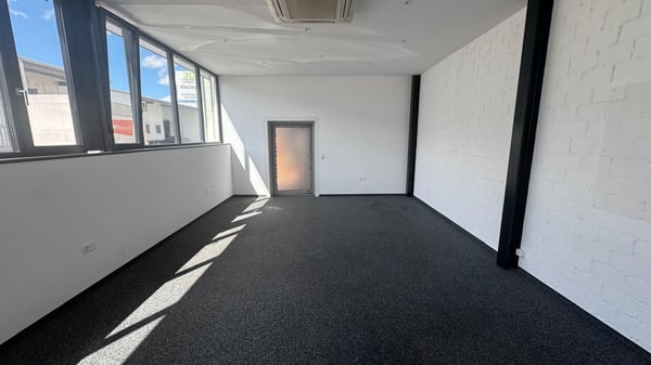Büro- und Gewerbefläche im Erdgeschoss zu vermieten 2