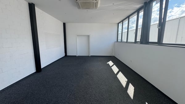 Büro- und Gewerbefläche im Erdgeschoss zu vermieten 6