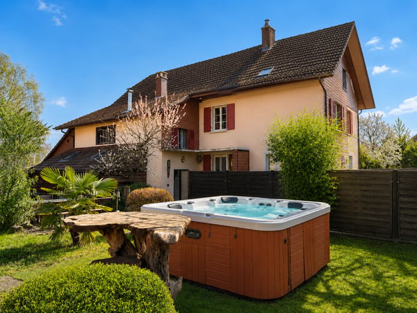 Ancienne ferme de caractère rénovée clé en main – Un bien rare au Landeron 1