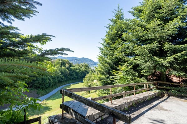 Ampia villa con tre appartamenti, piscina e vista aperta 20