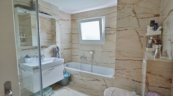 Moderne 4.5 Zimmer Wohnung mit 180 m² Garten 6