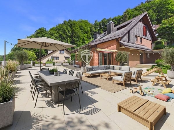 6.5-Zi. Wohnung mit 180 m² Terrasse in Stallikon 1