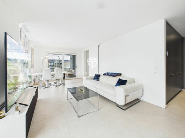 Moderne 3.5-Zimmer-Penthousewohnung mit Loggia in Zürich 2