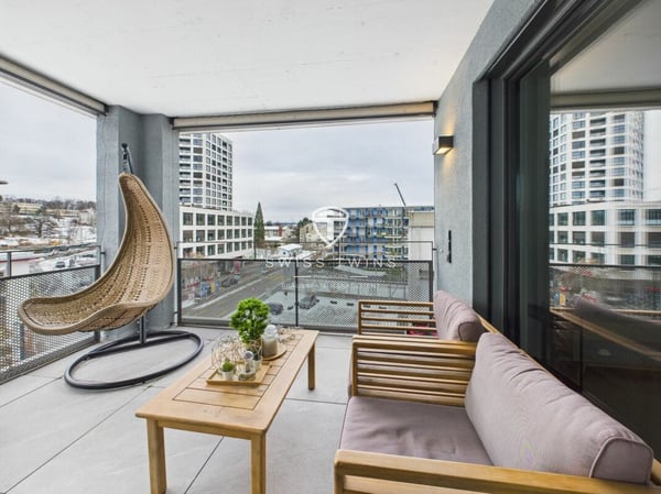Moderne 3.5-Zimmer-Penthousewohnung mit Loggia in Zürich 4