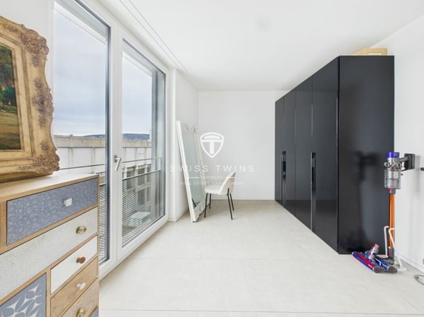 Moderne 3.5-Zimmer-Penthousewohnung mit Loggia in Zürich 7
