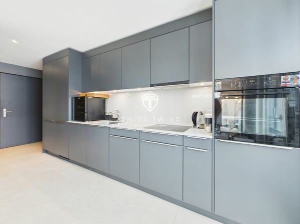Moderne 3.5-Zimmer-Penthousewohnung mit Loggia in Zürich 8