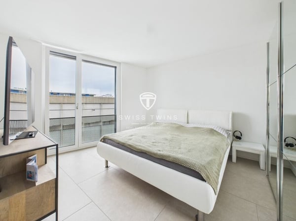 Moderne 3.5-Zimmer-Penthousewohnung mit Loggia in Zürich 10