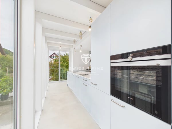 Charmante 2.5-Zimmer-Wohnung mit Balkon in Weiach 2