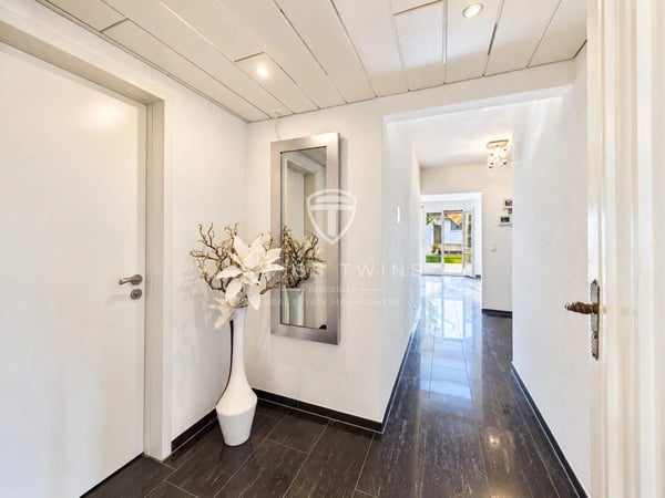 5-Zimmer-Einfamilienhaus mit sonnigem Garten, Cheminée und 4 Parkplätzen in Kleindöttingen 8