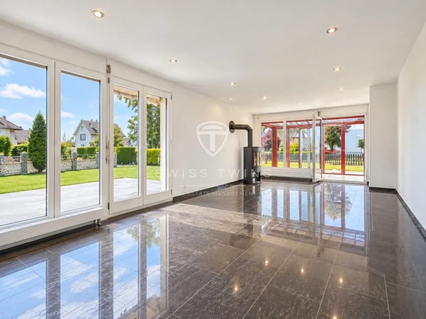 5-Zimmer-Einfamilienhaus mit sonnigem Garten, Cheminée und 4 Parkplätzen in Kleindöttingen 2