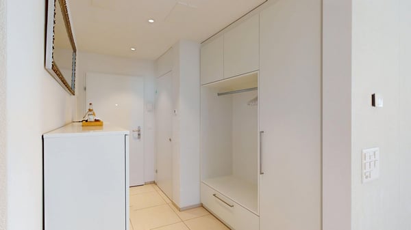 Sehr zentrale und neuwertige 4.5-Zimmer-Wohnung mit Eigentumsstandart 13