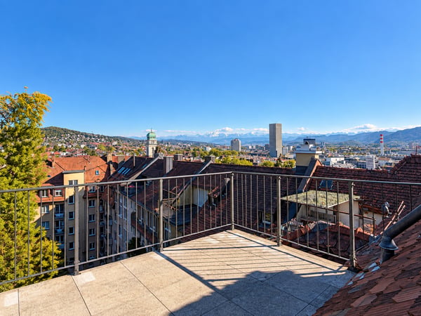 Über den Dächern von Zürich - Maisonette-Wohnung mit spektakulärer Dachterrasse