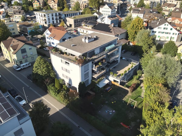 Wohnen auf 136 m²: Lichtdurchflutete 4.5-Zimmerwohnung mit riesiger Küche