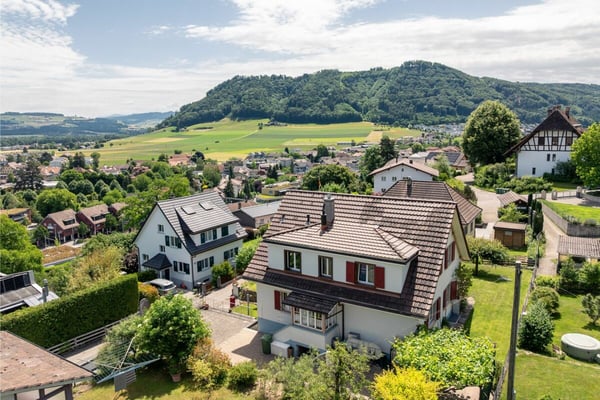 Wohnen mit Weitsicht - Grosszügiges Familienhaus mit Einliegerwohnungen in Belp 2