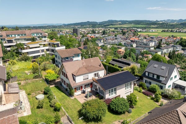Wohnen mit Weitsicht - Grosszügiges Familienhaus mit Einliegerwohnungen in Belp 3
