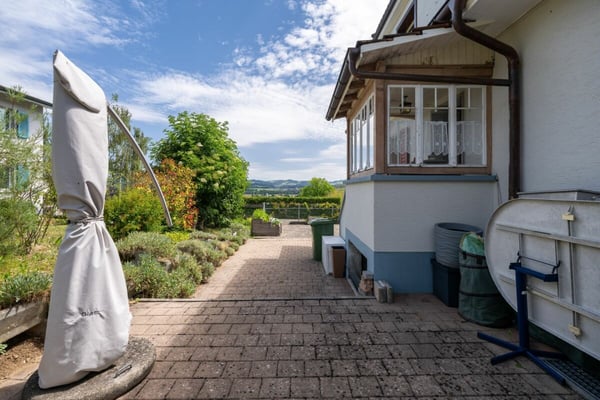 Wohnen mit Weitsicht - Grosszügiges Familienhaus mit Einliegerwohnungen in Belp 11