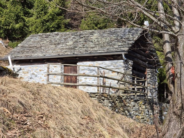 schönes Berghaus inmitten der Natur mit schöner Panoramablick 2