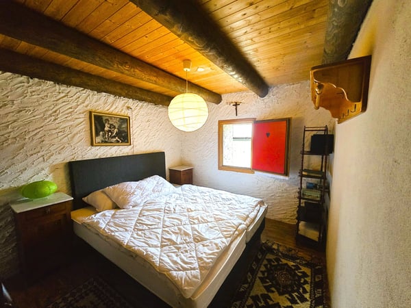Schönes Bauernhaus in de Bergen mit Zugang und Grundstück 9