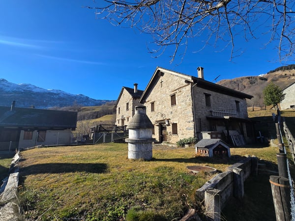 Schönes Bauernhaus in de Bergen mit Zugang und Grundstück 29