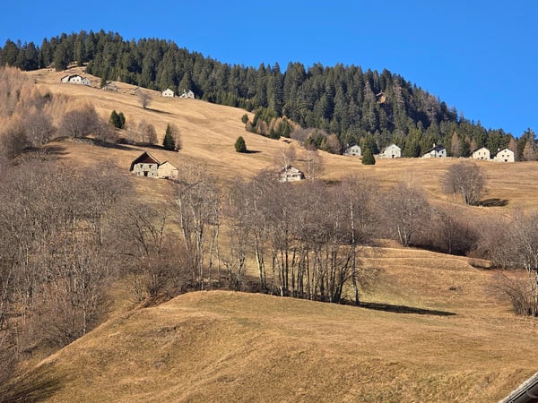 Schönes Bauernhaus in de Bergen mit Zugang und Grundstück 24