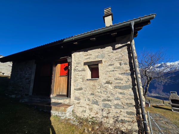 Schönes Bauernhaus in de Bergen mit Zugang und Grundstück 28