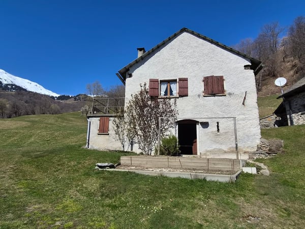 schönes Berghaus inmitten der Natur mit wunderschöner Panoramablick 1