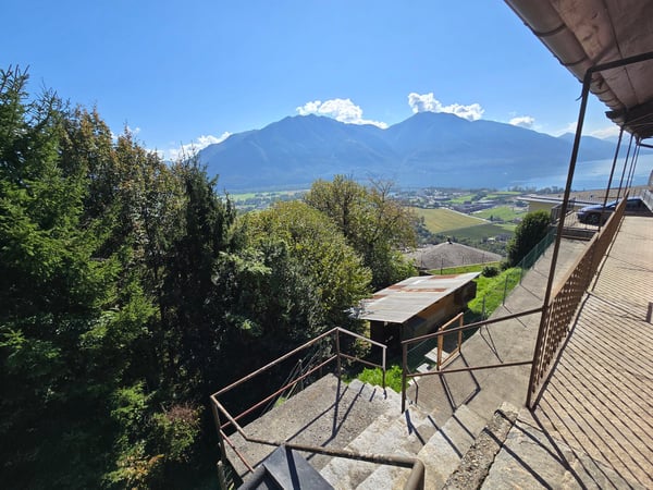 Grande proprietà con splendida vista lago panoramica e terreno edificabile 21