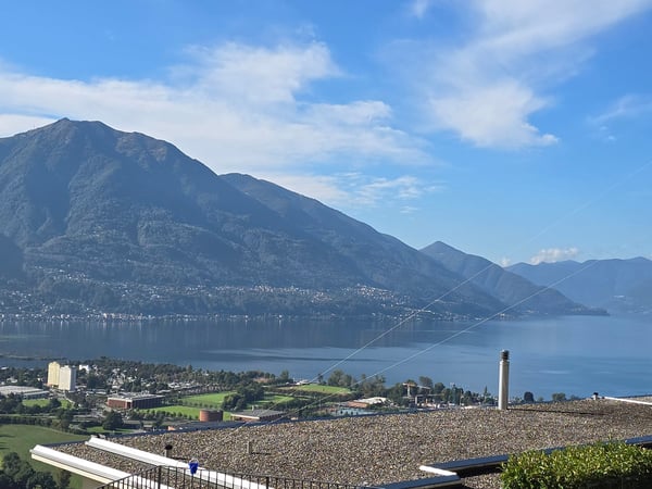 Grande proprietà con splendida vista lago panoramica e terreno edificabile 24