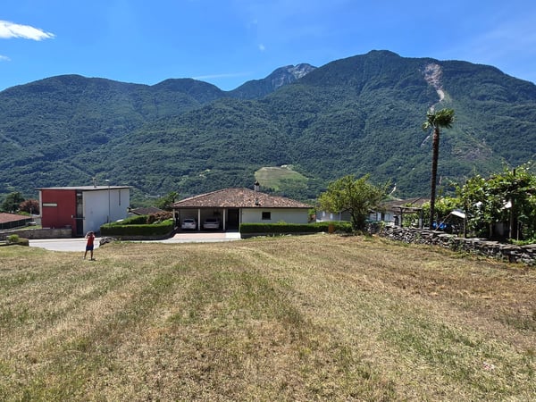 Terreno edificabile di 1559 m2 pianeggiante, soleggiato e tranquillo 8