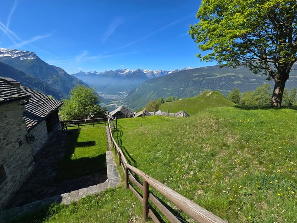 schönes Berghaus mit grossem Land und herrlichem Panoramablick 37