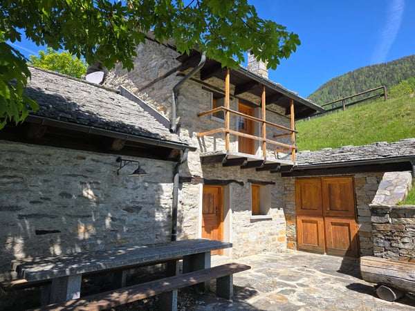 schönes Berghaus mit grossem Land und herrlichem Panoramablick 5